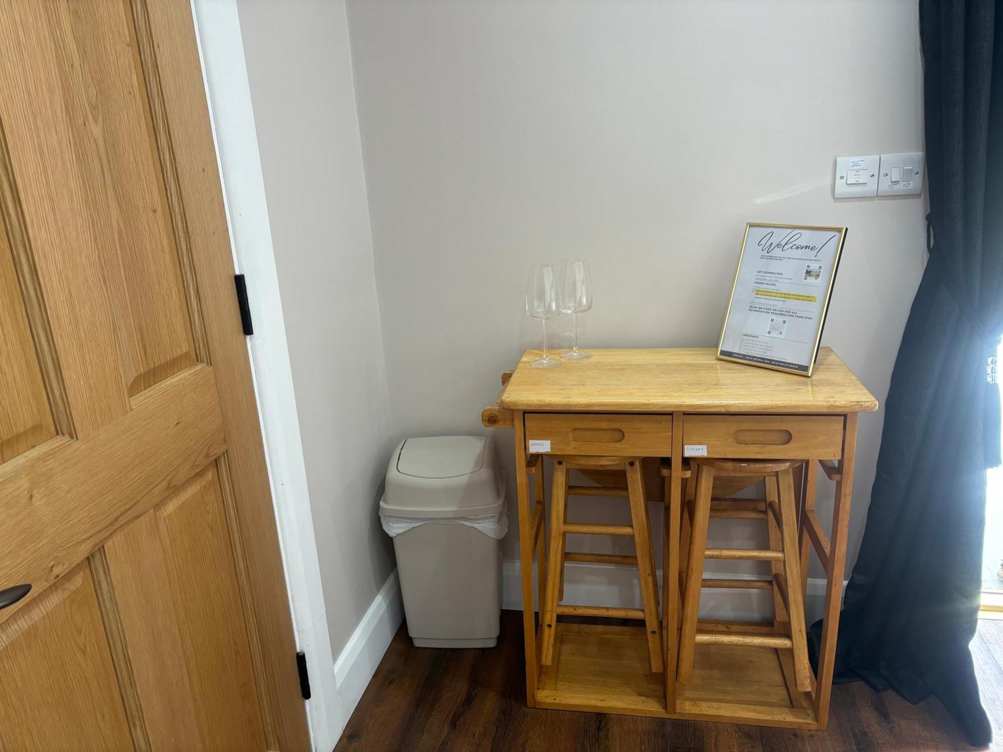 Private Detached Small Bedroom And Bathroom Only- This Is Not An Apartment Butlersbridge Eksteriør billede