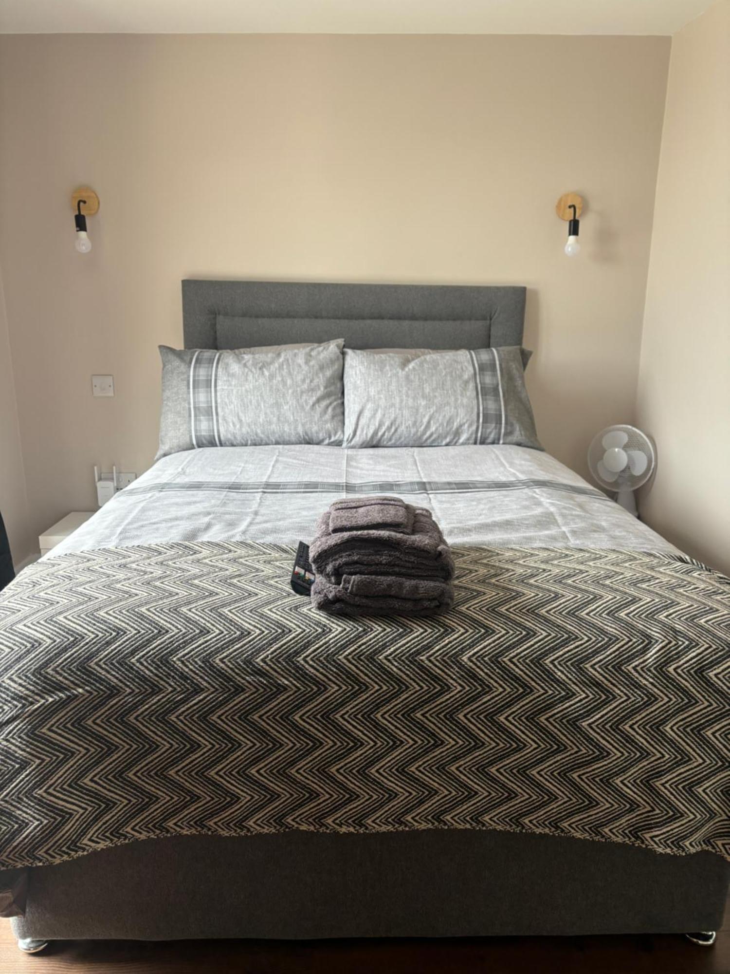 Private Detached Small Bedroom And Bathroom Only- This Is Not An Apartment Butlersbridge Eksteriør billede