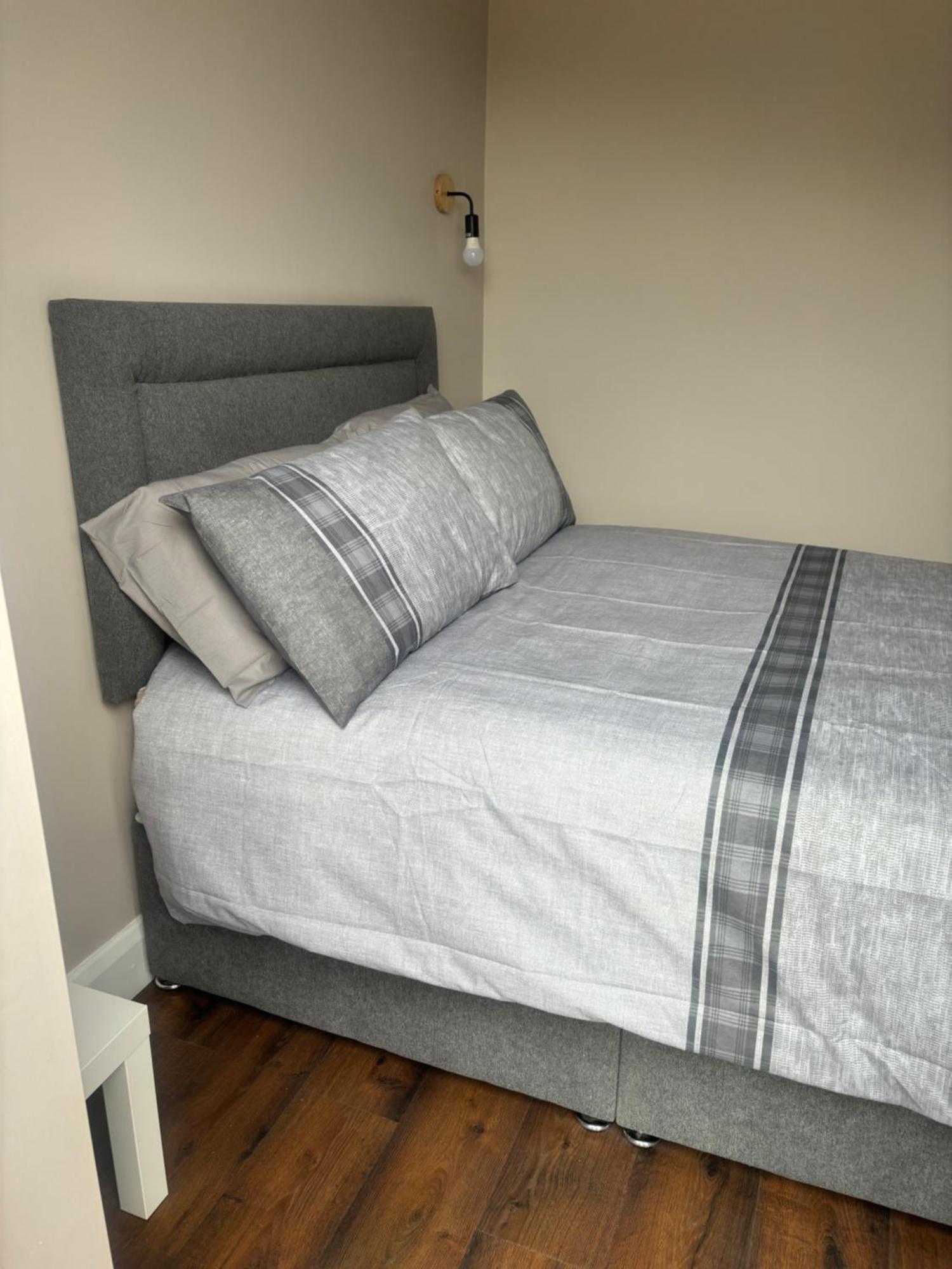 Private Detached Small Bedroom And Bathroom Only- This Is Not An Apartment Butlersbridge Eksteriør billede