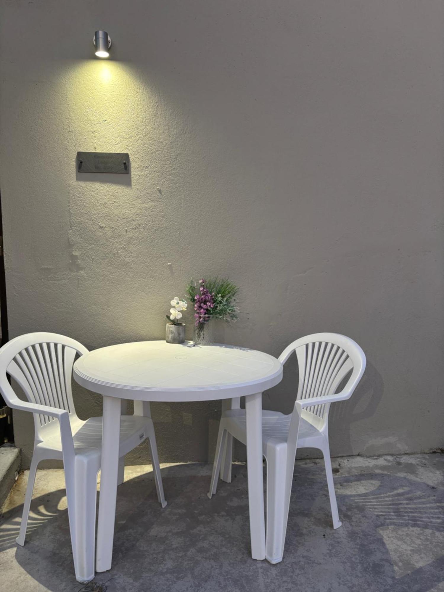 Private Detached Small Bedroom And Bathroom Only- This Is Not An Apartment Butlersbridge Eksteriør billede